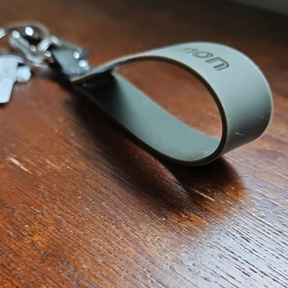 LULULEMON SILICONE KEYCHAIN - Picture 11 of 15